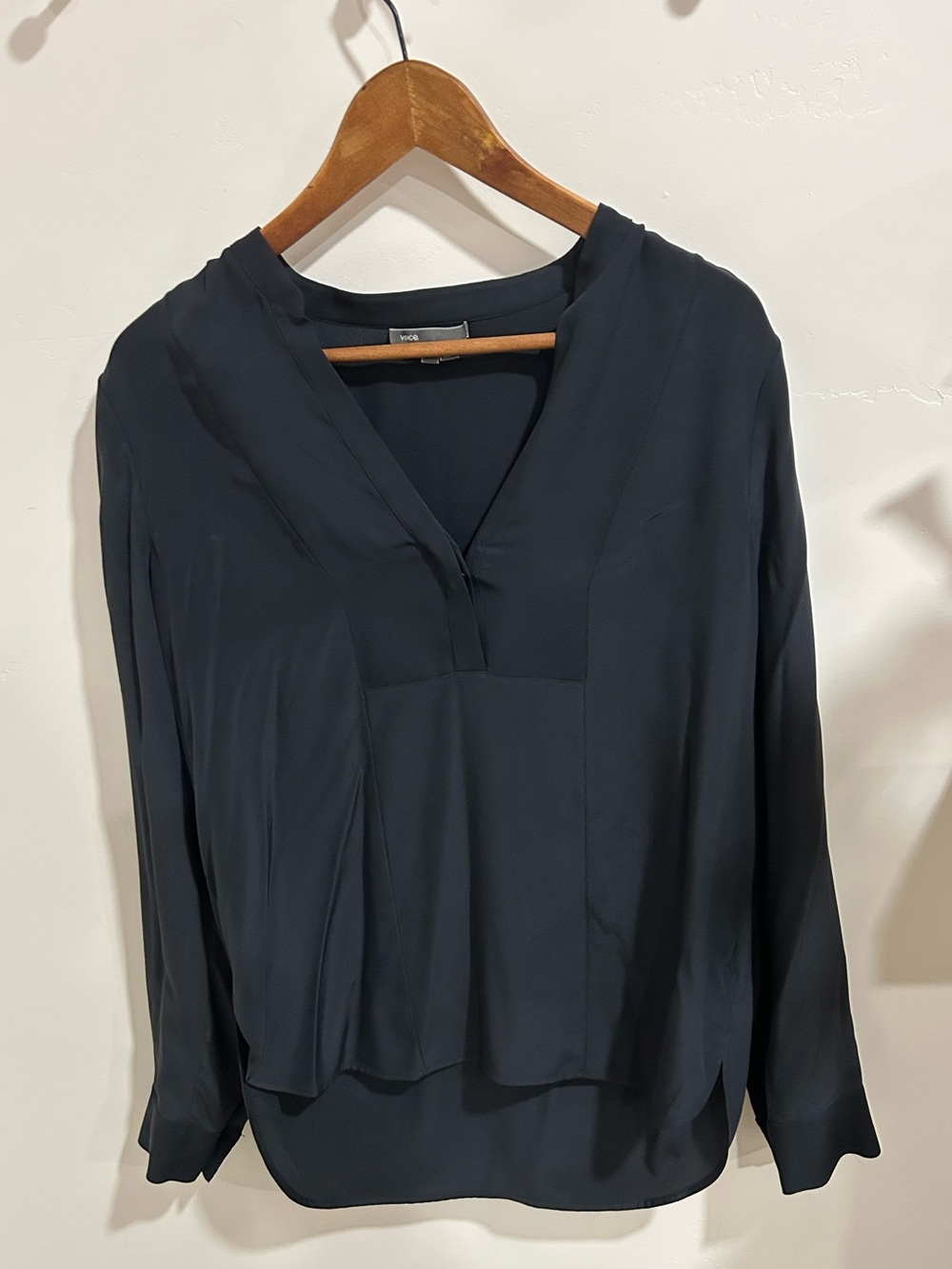 100 %Silk  Vince Navy V-Neck Long-Sleeve Blouse